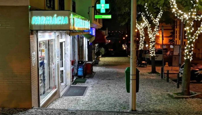 Farmacia De Famoes Tudo - Famões